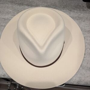 Elegant Cream Felt Western Hat with Brown Band